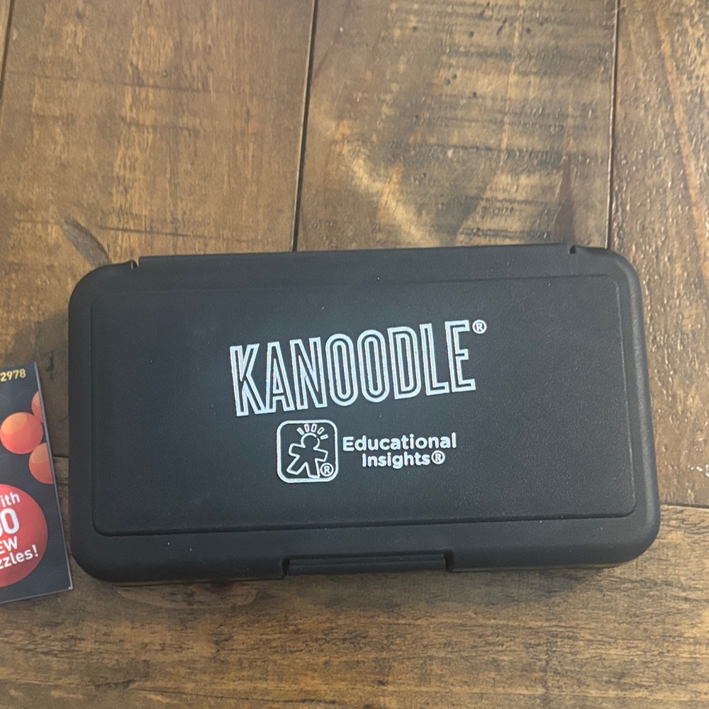 Kanoodle Brain-Teasing Puzzle Game - Picture 5 of 7